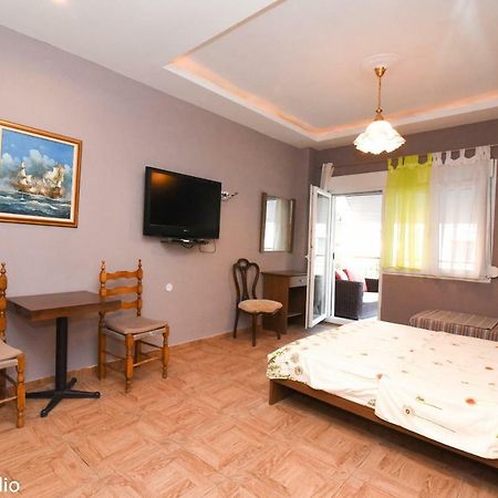 Menios Apartments And Studios Nea Kallikrateia Экстерьер фото