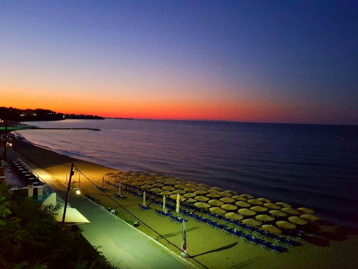 Menios Apartments And Studios Nea Kallikrateia Экстерьер фото